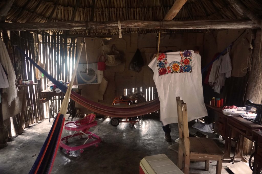 Yucatan bölgesinde ziyaret ettiğimiz bir maya evi